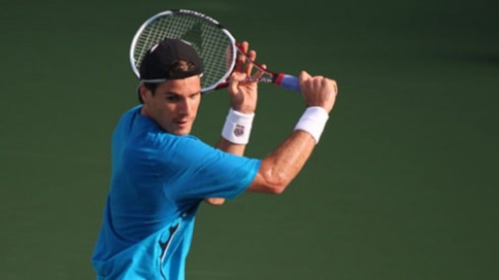 Tommy Haas and Gilles Simon were the early winners on day two of the Rogers Cup Toronto Masters.