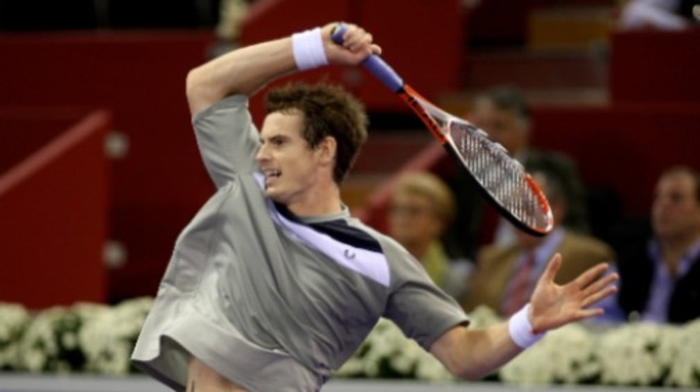 Andy Murray blew away Gilles Simon in Shanghai to book his place in the Masters Cup semis while Roger Federer beat Andy Roddick's replacement Radek Stepanek.