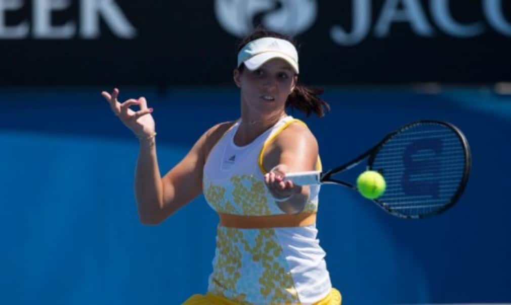 Sam Stosur avoided a humiliating first-round defeat at the Australian Open as British interest in the womenÈs draw ended on the opening day with defeats for Laura Robson and Heather Watson