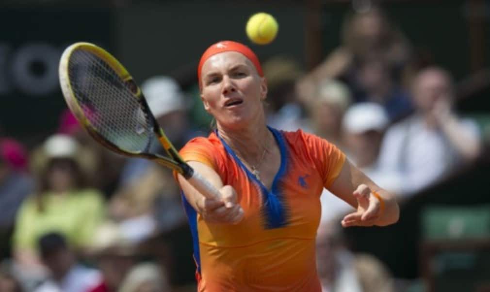 Former French Open champion Svetlana Kuznetsova overcame fifth seed Petra Kvitova 6-7(3) 6-1 9-7 in an enthralling contest to advance to the fourth round at Roland Garros
