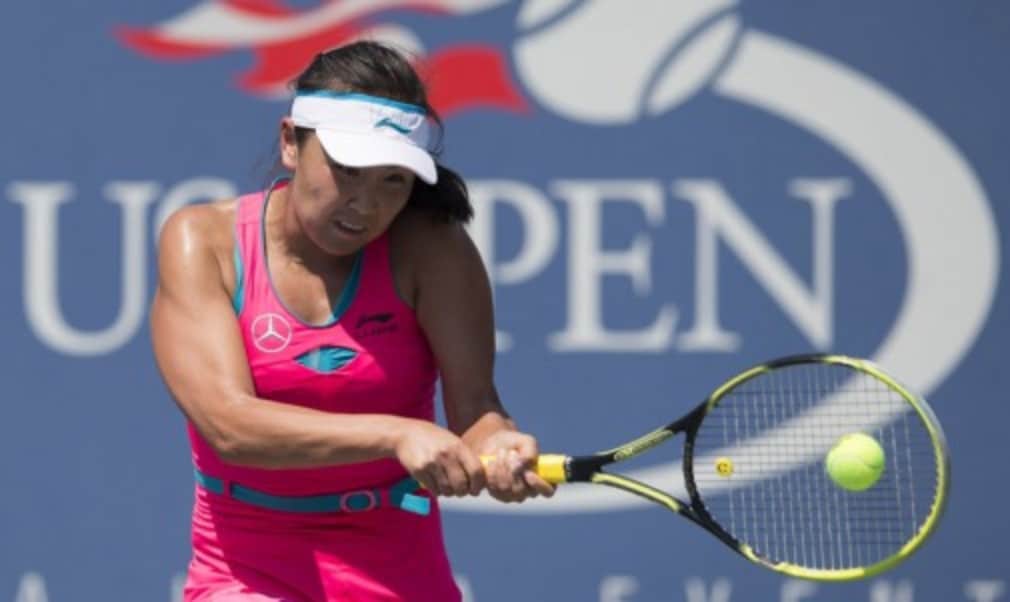 Former finalist Caroline Wozniacki will face unseeded Peng Shuai in her first Grand Slam semi-final after both notched up straight-set wins at the US Open