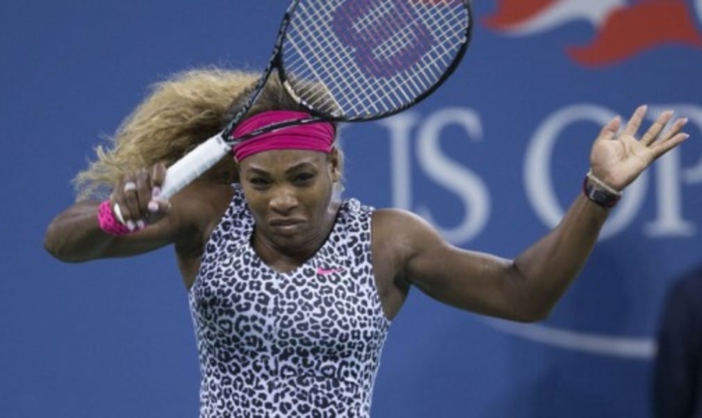 Top seeds Novak Djokovic and Serena Williams booked their semi-final berths at the US Open