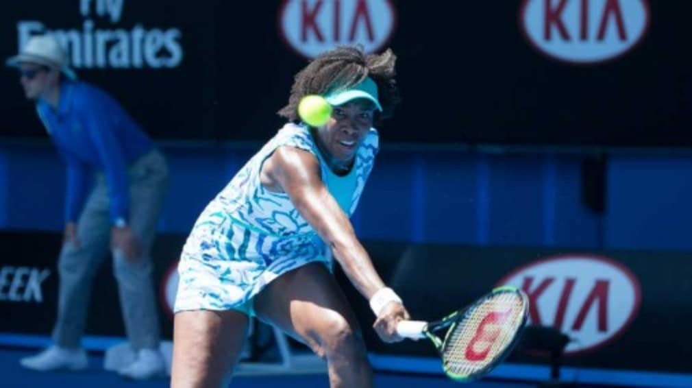 Venus Williams earned her place in the last 32 with a 6-2 6-3 defeat of her compatriot Lauren Davis