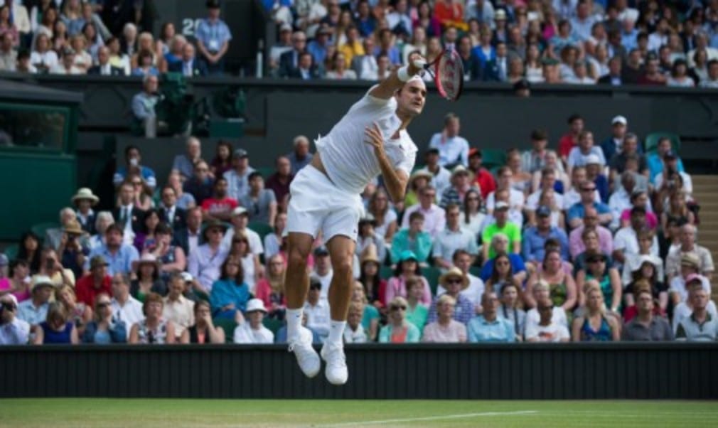 Roger Federer produced one of the finest performances of his career to beat Andy Murray in straight sets to set up a final rematch with defending champion Novak Djokovic