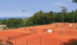 A beautiful resort nestled among the vineyards on the banks of Lake Garda with six beautiful clay courts. WhatÈs not to like?