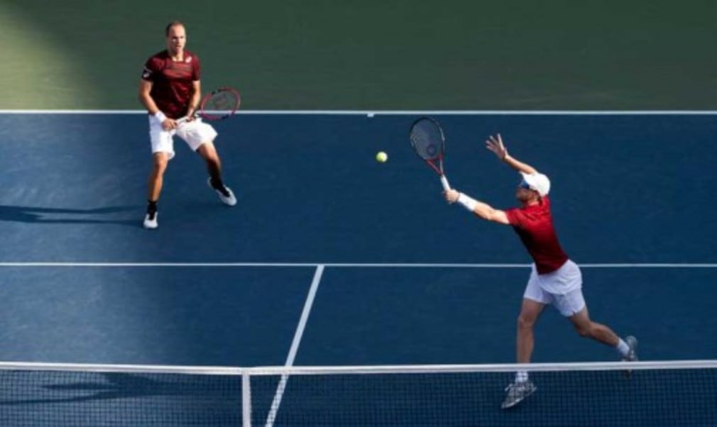 Jamie Murray and Bruno Soares booked their place in the US Open final after they defeated top seeds Pierre-Hugues Herbert and Nicolas Mahut