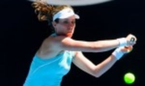 Johanna Konta passed her first test at the Qatar Open after a 7-6(5) 6-1 victory over qualifier Bernarda Pera