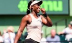 Sloane Stephens is the first player through to the semi-finals of the Miami Open after a thumping a 6-1 6-2 success over Angelique Kerber in just 61 minutes