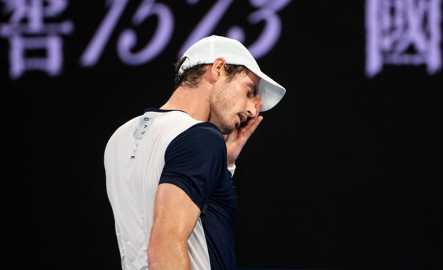 Andy Murray Australian Open 2019 holds head injury