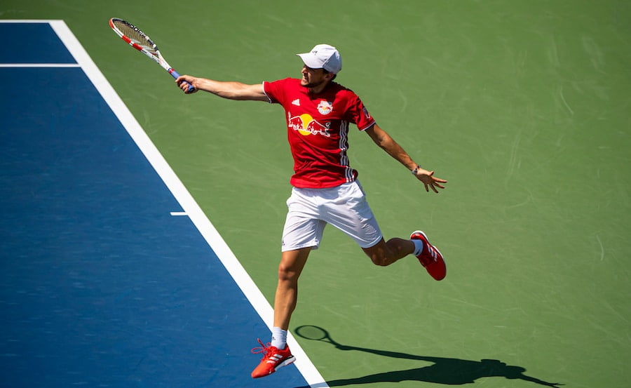 Dominic Thiem hits backhand at US Open 2019.jpg