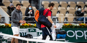 Andy Murray clapped off court by Stan Wawrinka